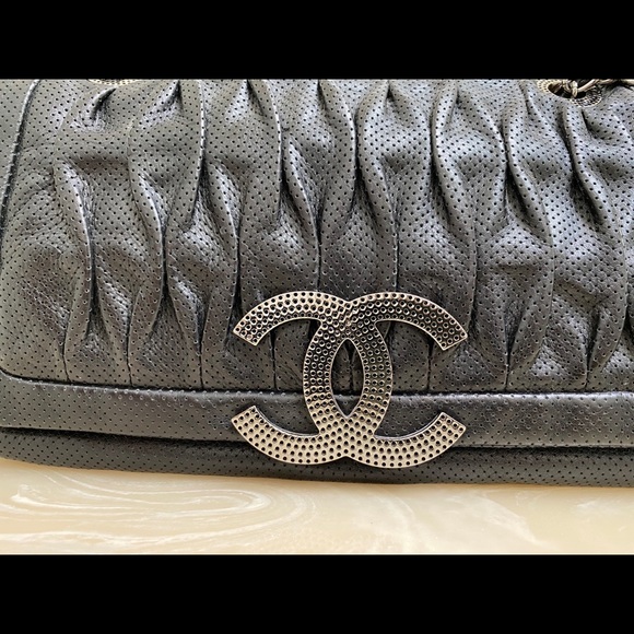 ✨ Chanel Perforated Flap Shoulder Bag!!✨ - Picture 2 of 14